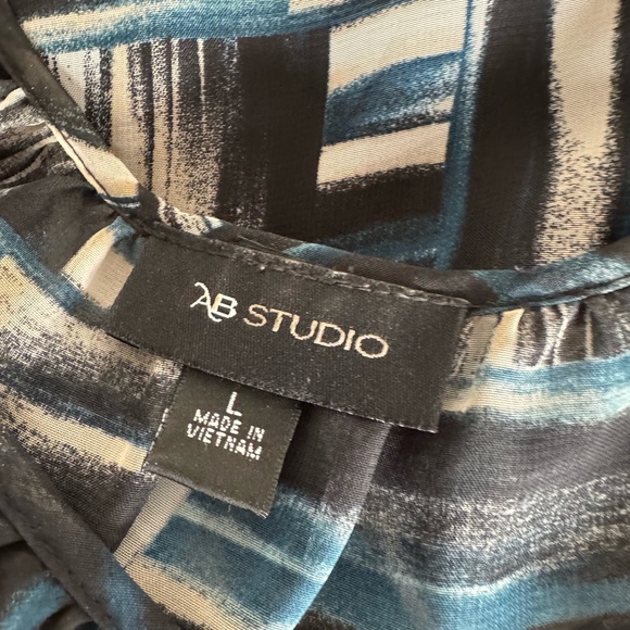 ❤️PERFECT for FALL!!  PRETTY PRINT TOP w/ATTACHED CAMI     LARGE - Picture 8 of 9